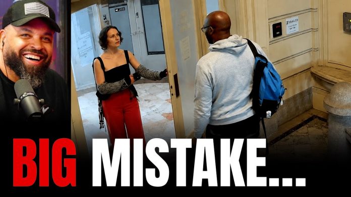This Is Why You Don’t Open the Door for Strangers